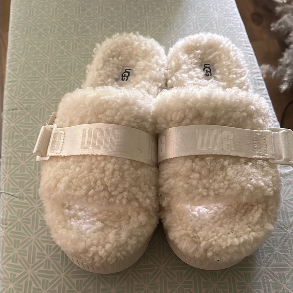 UGG Cream Fluffy Footwear - Picture 4 of 6
